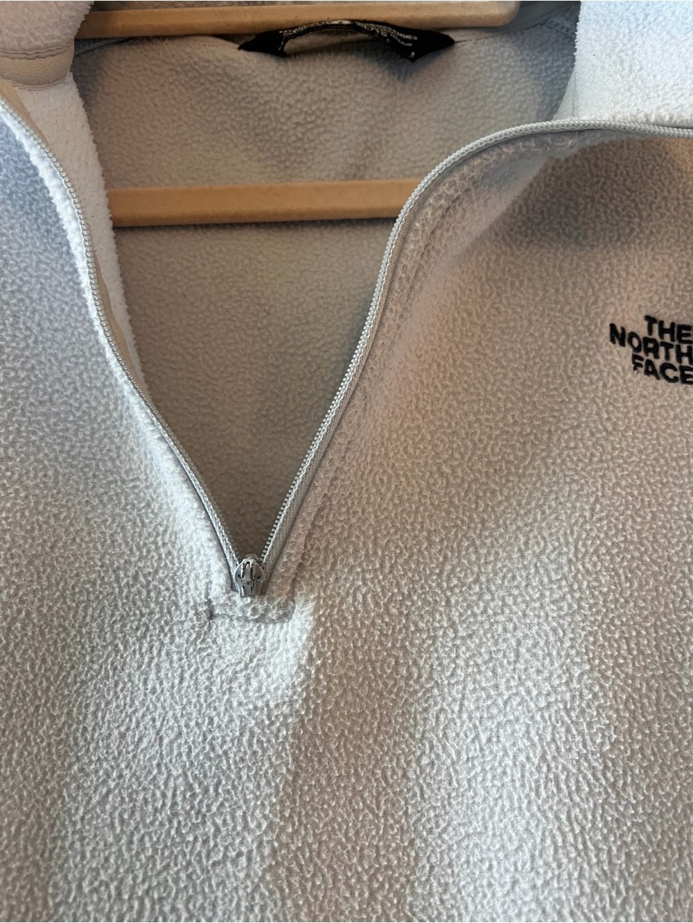 The North Face Men's Light Gray Half-Zip Fleece Pullover - Picture 7 of 9